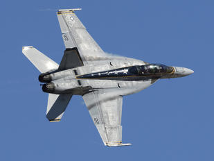 165926 - USA - Navy Boeing F/A-18F Super Hornet
