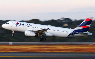 PR-MBT - LATAM Brasil Airbus A320