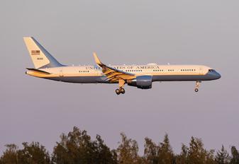 09-0016 - USA - Air Force Boeing C-32A