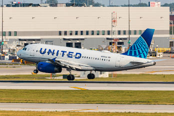 N855UA - United Airlines Airbus A319