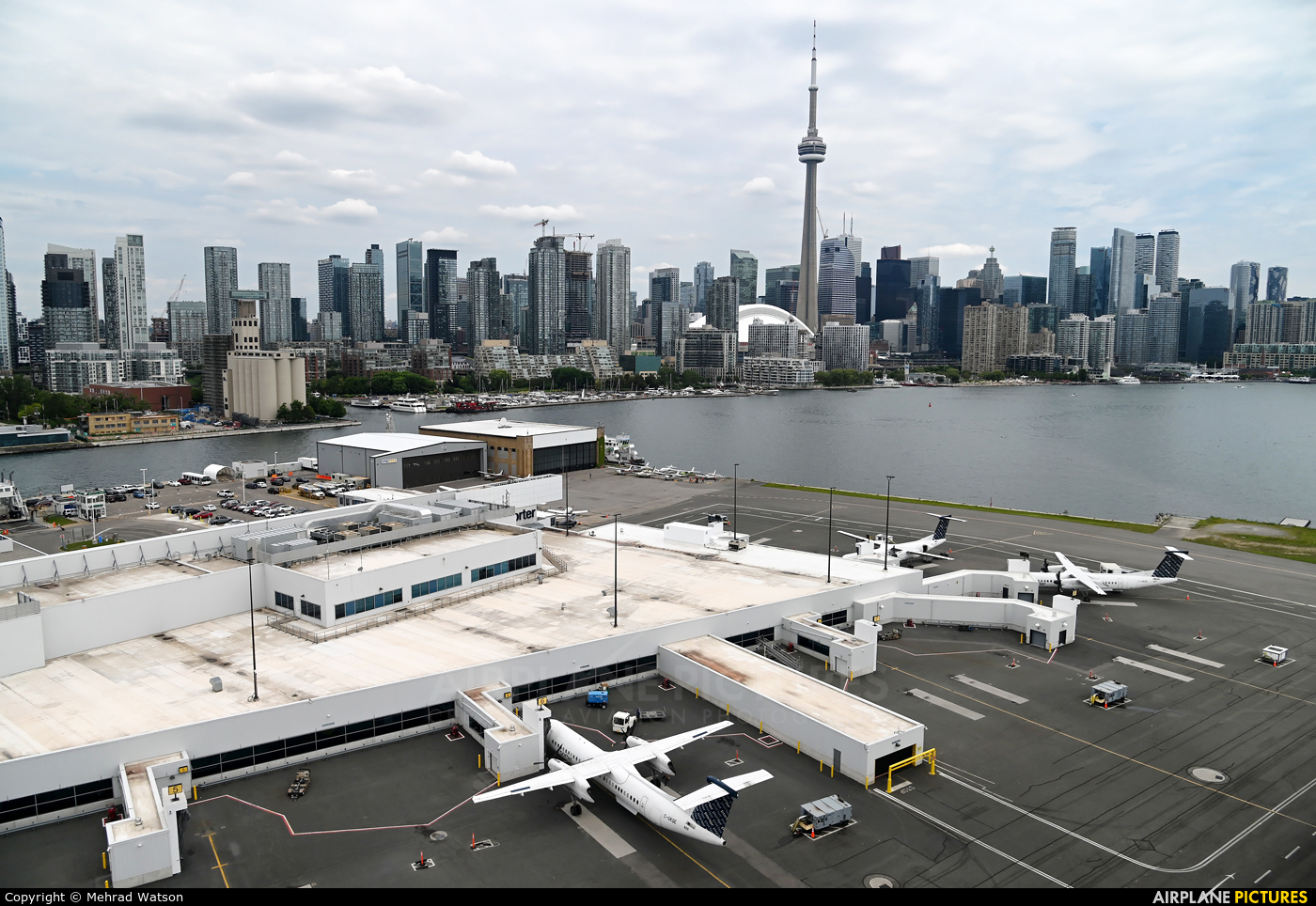 - Airport Overview - aircraft at Toronto - Billy Bishop, ON