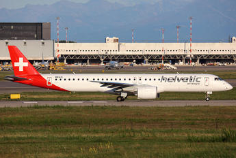 HB-AZL - Helvetic Airways Embraer ERJ-195-E2
