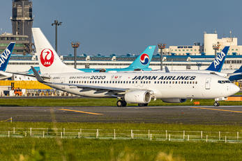JA350J - JAL - Japan Airlines Boeing 737-800