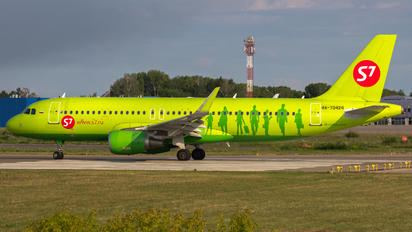 RA-73424 - S7 Airlines Airbus A320