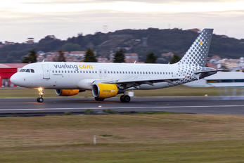 EC-MBD - Vueling Airlines Airbus A320