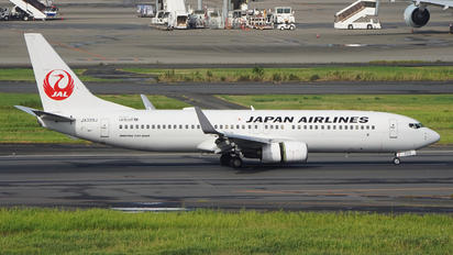 JA329J - JAL - Japan Airlines Boeing 737-800
