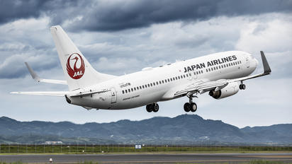 JA326J - JAL - Japan Airlines Boeing 737-800