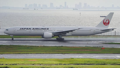 JA755J - JAL - Japan Airlines Boeing 777-300ER