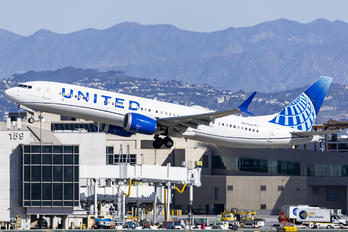 N37523 - United Airlines Boeing 737-9 MAX
