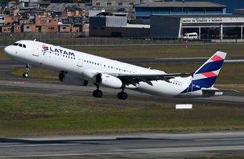 PT-MXA - LATAM Brasil Airbus A321