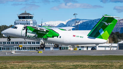 LN-WIU - Widerøe de Havilland Canada DHC-8-100 Dash 8