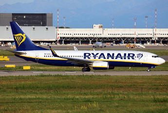 9H-QAW - Ryanair Boeing 737-800