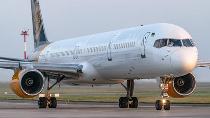 UR-SLB - Mavi Gok Aviation Boeing 757-300