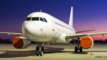 LY-VEN - Avion Express Airbus A320