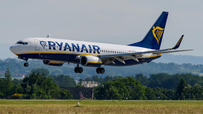SP-RSD - Ryanair Sun Boeing 737-8AS