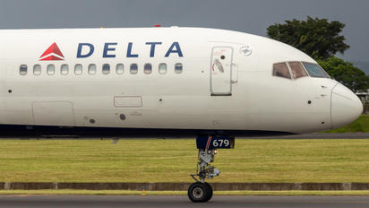 N679DA - Delta Air Lines Boeing 757-200