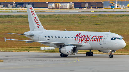 LY-MLF - Pegasus Airbus A320