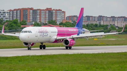 HA-LXI - Wizz Air Airbus A321