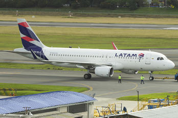 CC-BLJ - LATAM Airbus A320
