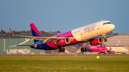 HA-LTB - Wizz Air Airbus A321