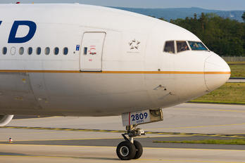 N209UA - United Airlines Boeing 777-200ER