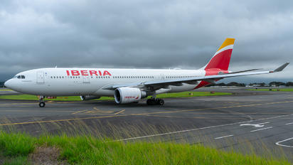 EC-MUD - Iberia Airbus A330-200