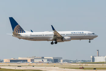 N68802 - United Airlines Boeing 737-900ER