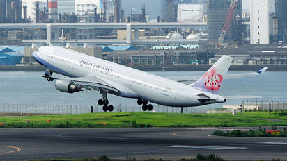 B-18359 - China Airlines Airbus A330-300