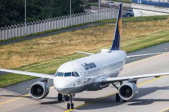 D-AIZJ - Lufthansa Airbus A320