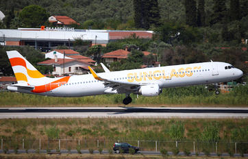 OY-TCG - Sunclass Airlines Airbus A321