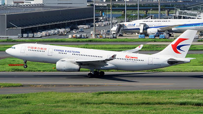 B-5942 - China Eastern Airlines Airbus A330-200
