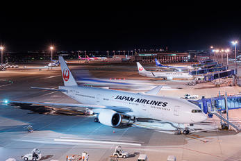 JA703J - JAL - Japan Airlines Boeing 777-200