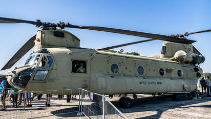 13-08132 - USA - Army Boeing CH-47F Chinook