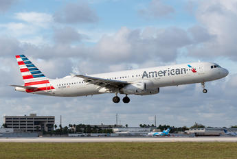 N572UW - American Airlines Airbus A321