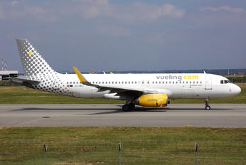 EC-MEL - Vueling Airlines Airbus A320