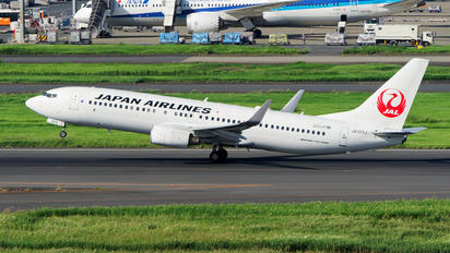 JA323J - JAL - Japan Airlines Boeing 737-800
