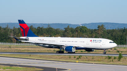 N854NW - Delta Air Lines Airbus A330-200