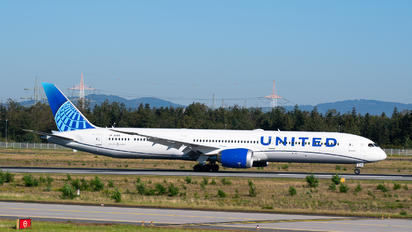 N13014 - United Airlines Boeing 787-10 Dreamliner