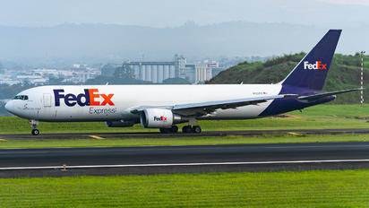 N122FE - FedEx Federal Express Boeing 767-300F