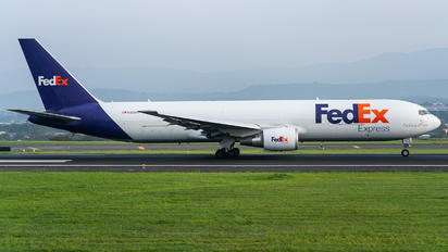 N122FE - FedEx Federal Express Boeing 767-300F
