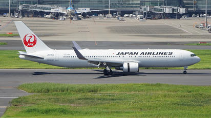 JA616J - JAL - Japan Airlines Boeing 767-300ER