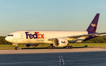 N876FD - FedEx Federal Express Boeing 777F