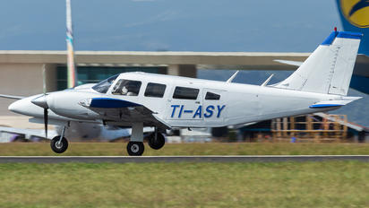 TI-ASY - Prestige Wings Piper PA-34 Seneca