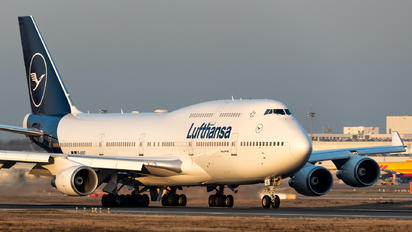 D-ABVZ - Lufthansa Boeing 747-400