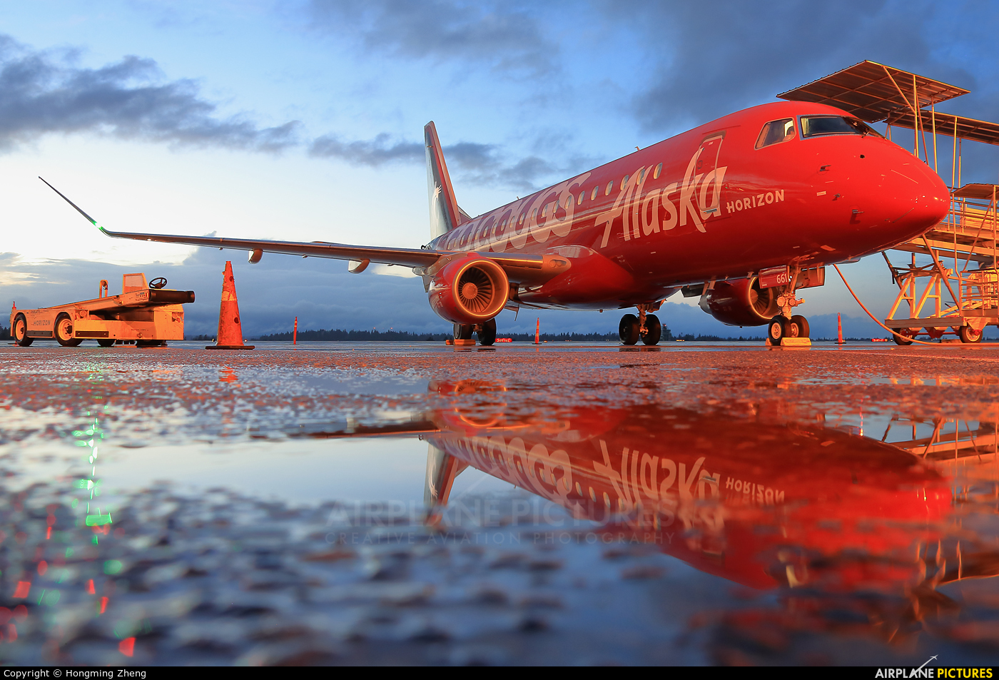 Alaska Airlines - Horizon Air N661QX aircraft at Seattle-Tacoma Intl