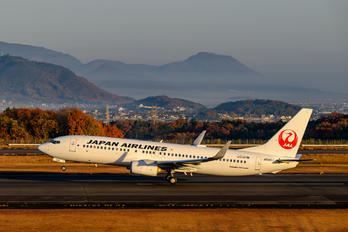 JA345J - JAL - Japan Airlines Boeing 737-800