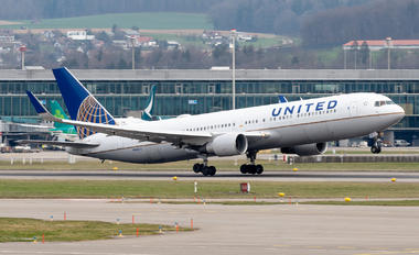 N686UA - United Airlines Boeing 767-300ER