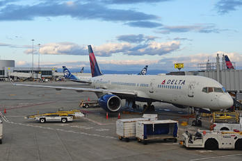 N704X - Delta Air Lines Boeing 757-200