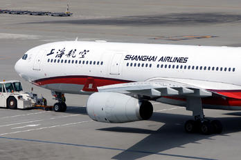 B-6096 - Shanghai Airlines Airbus A330-300