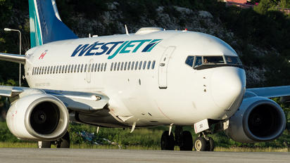 C-GWSY - WestJet Airlines Boeing 737-700